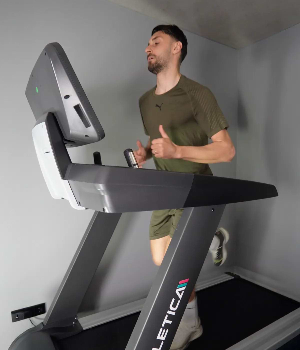 Atletica Athleten: Vincenzo Grifo Home Gym Training auf dem Lightspeed Laufband