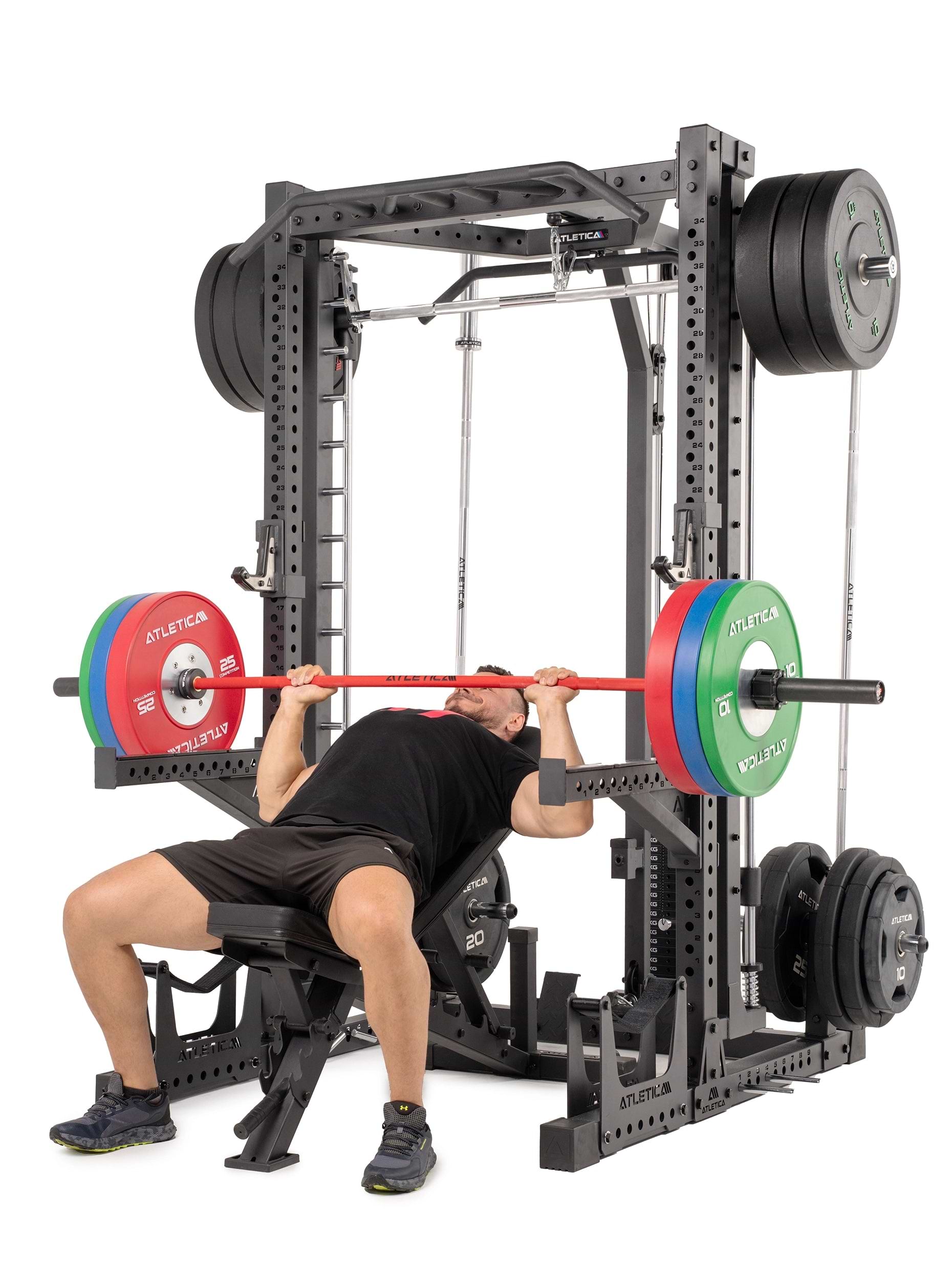 Squat Rack Nemesis mit Steckgewichten: Bankdrücken