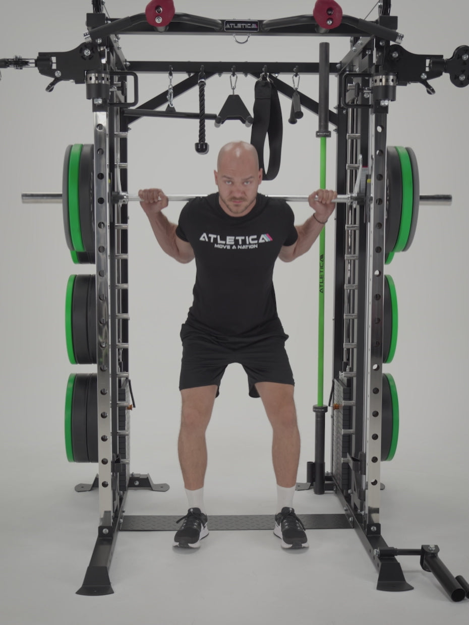 Langhantelübungen an der Fortress Multipresse von Atletica