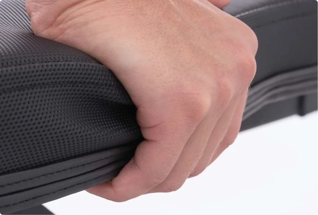 B2 Hantelbank: komfortables Polster und robuster Leder-Bezug für lange Nutzungsdauer