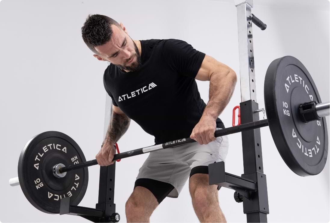 Langhantel Alpha Cyborg von Atletica: Speziell für Gewichtheben konzipiert, Langhantel Rudern auf dem Squat Rack