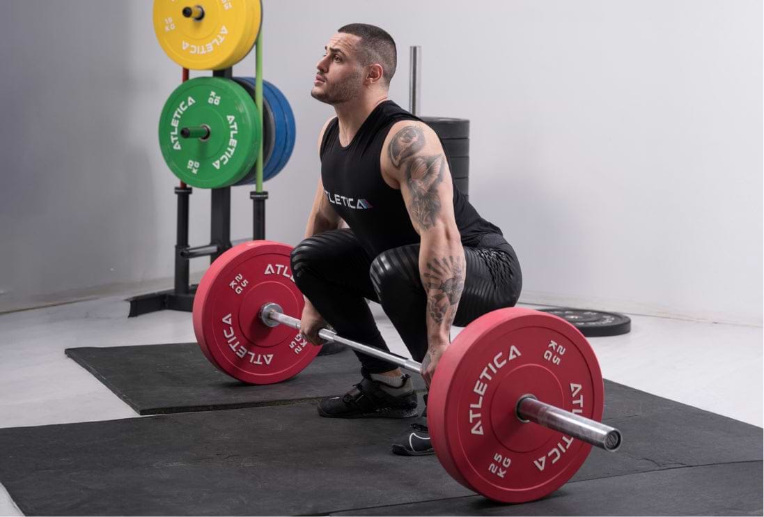 Karlos Nasar beim Gewichtheben mit Color Bumper Plates
