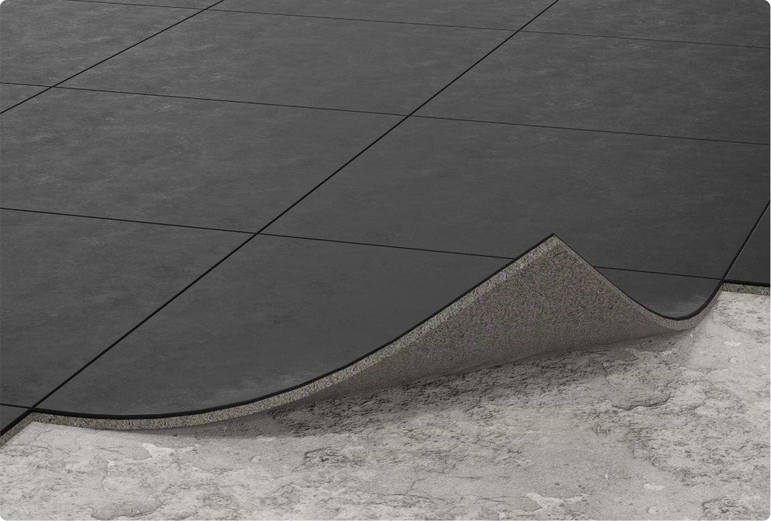 Solidprotect Bodenschutz: zwei Schutzlagen: Feingranulat für Slip-Resistance; Grobgranulat für Stoßabsorption