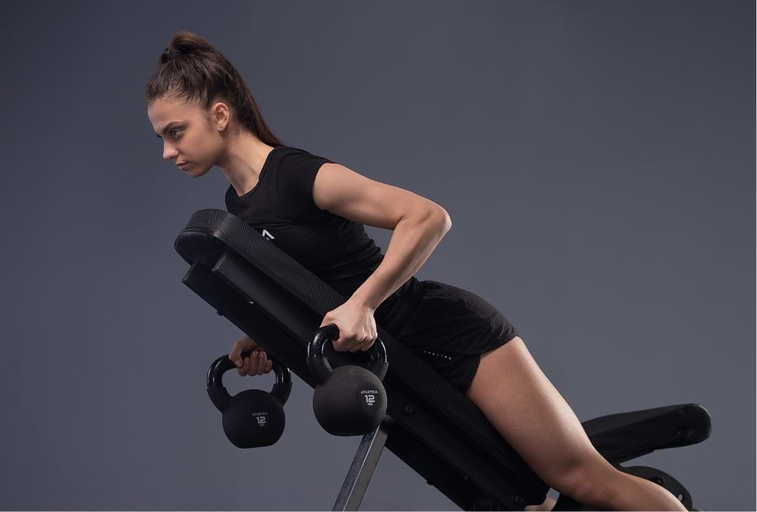 Kettlebells Training auf der Hantelbank