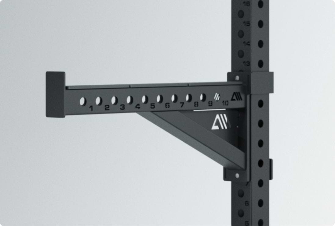 R7 Rider Squat Rack: extrem belastbare Spotter Arms (350 kg) und J-Hooks (1100 kg)