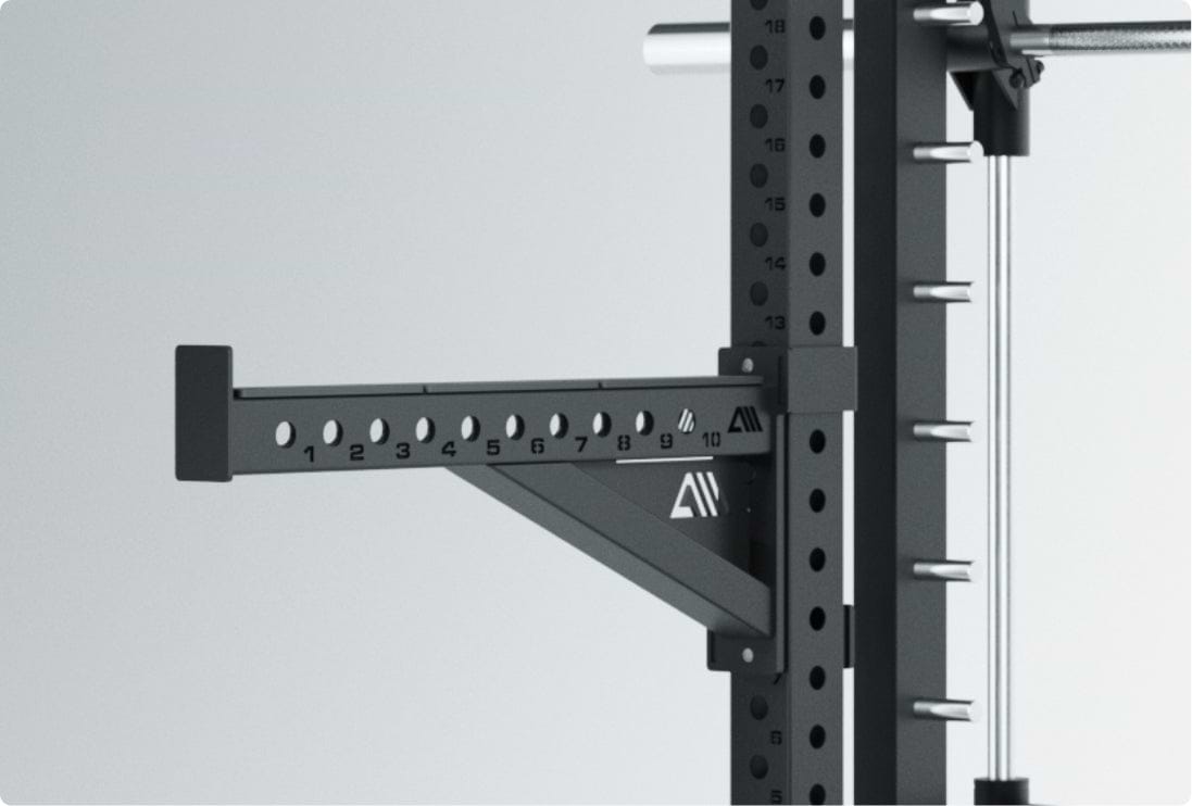 Squat Rack R7 Saber: Extrem belastbare Spotter Arms (350 kg) und J-Hooks (1100 kg) mit Schutzschicht 