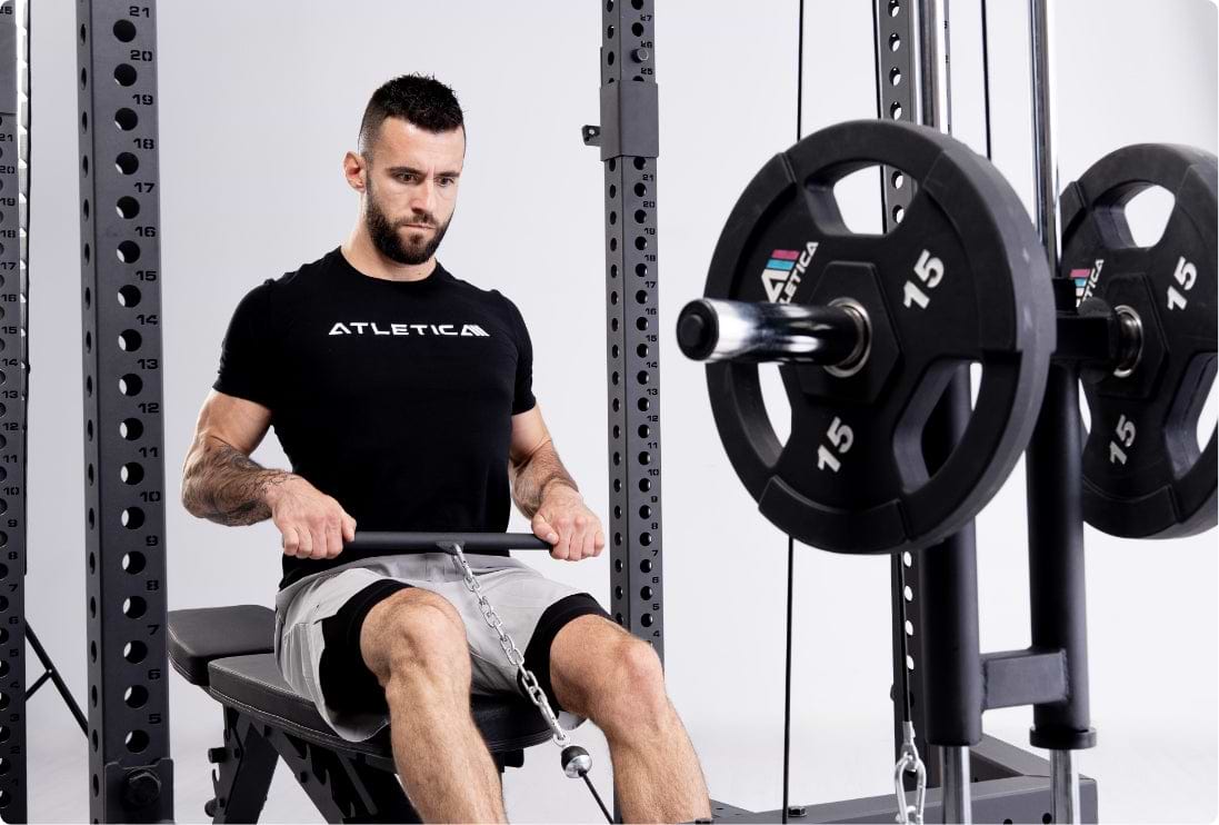 Power Cage R8 Blackhawk: Latzug Rudern auf der Hantelbank