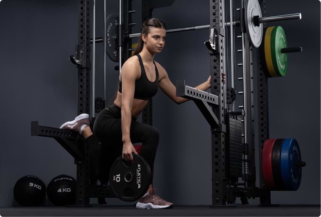 Power Rack Kabelzugstation R8 Bradley: Beintraining an den vorderen Jammer Arme