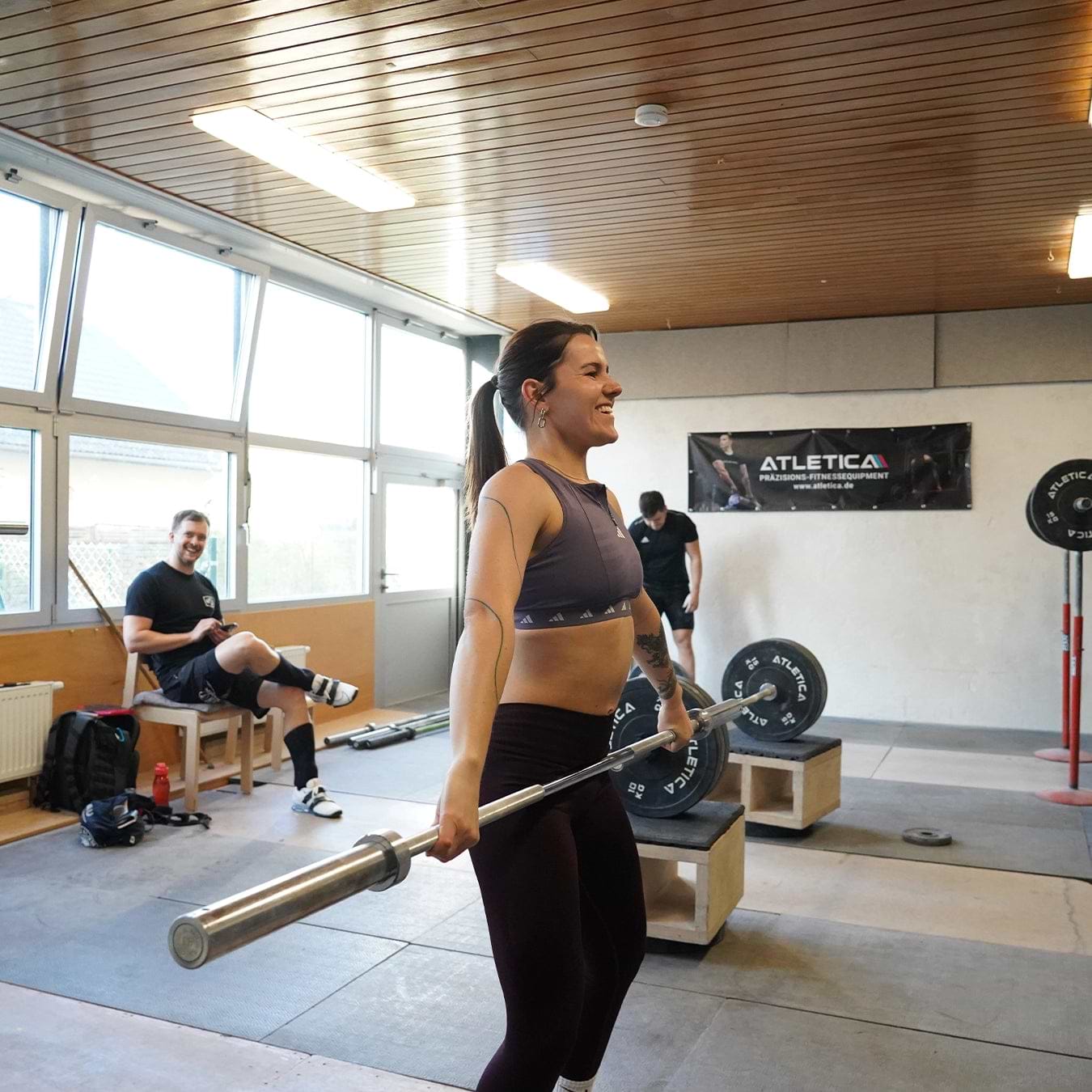 AC Weisenau Langhanteltraining im Fitnessraum