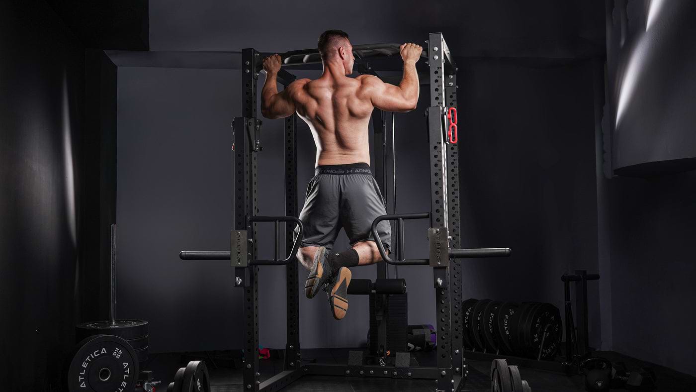 Klimmzüge am Power Rack