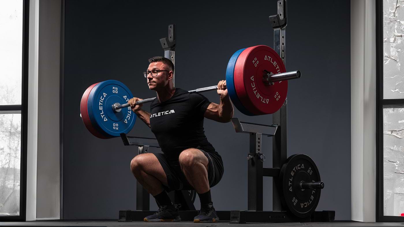 Hüftschmerzen vorbeugen am Squat Rack