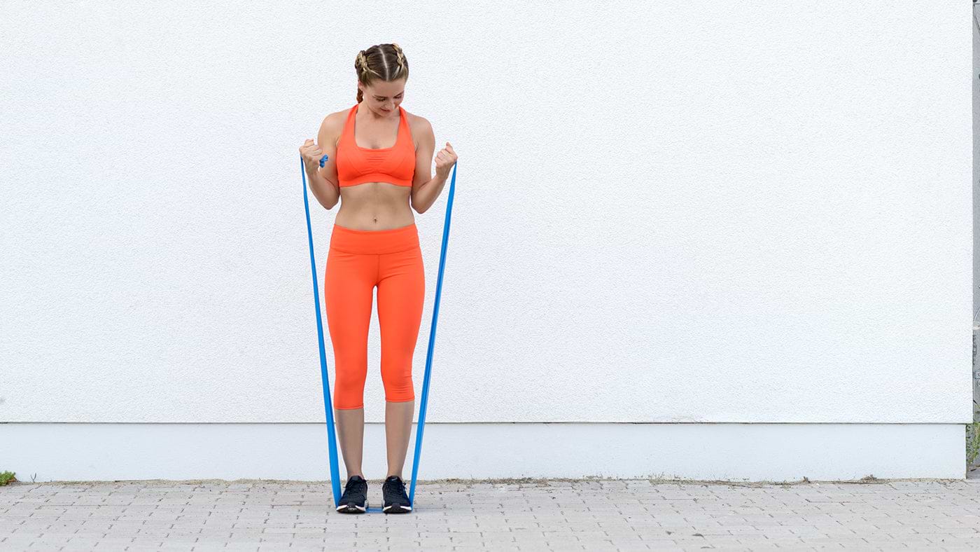 Schultertraining mit Widerstandsbändern