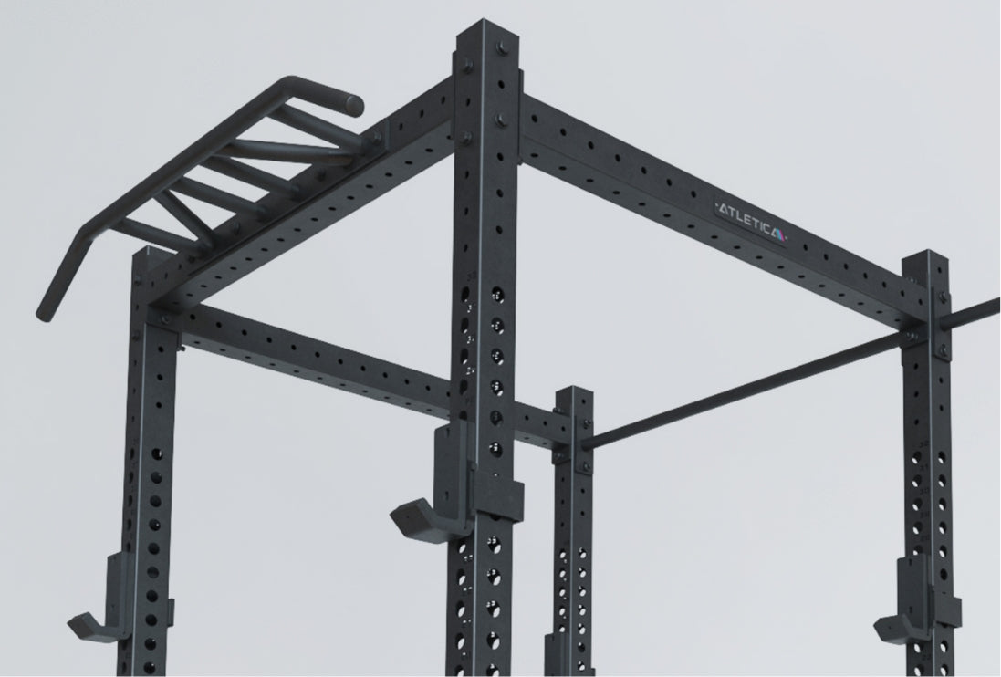 Multi-Grip Klimmzugstange und J-Hooks am R8 Drift Power Rack