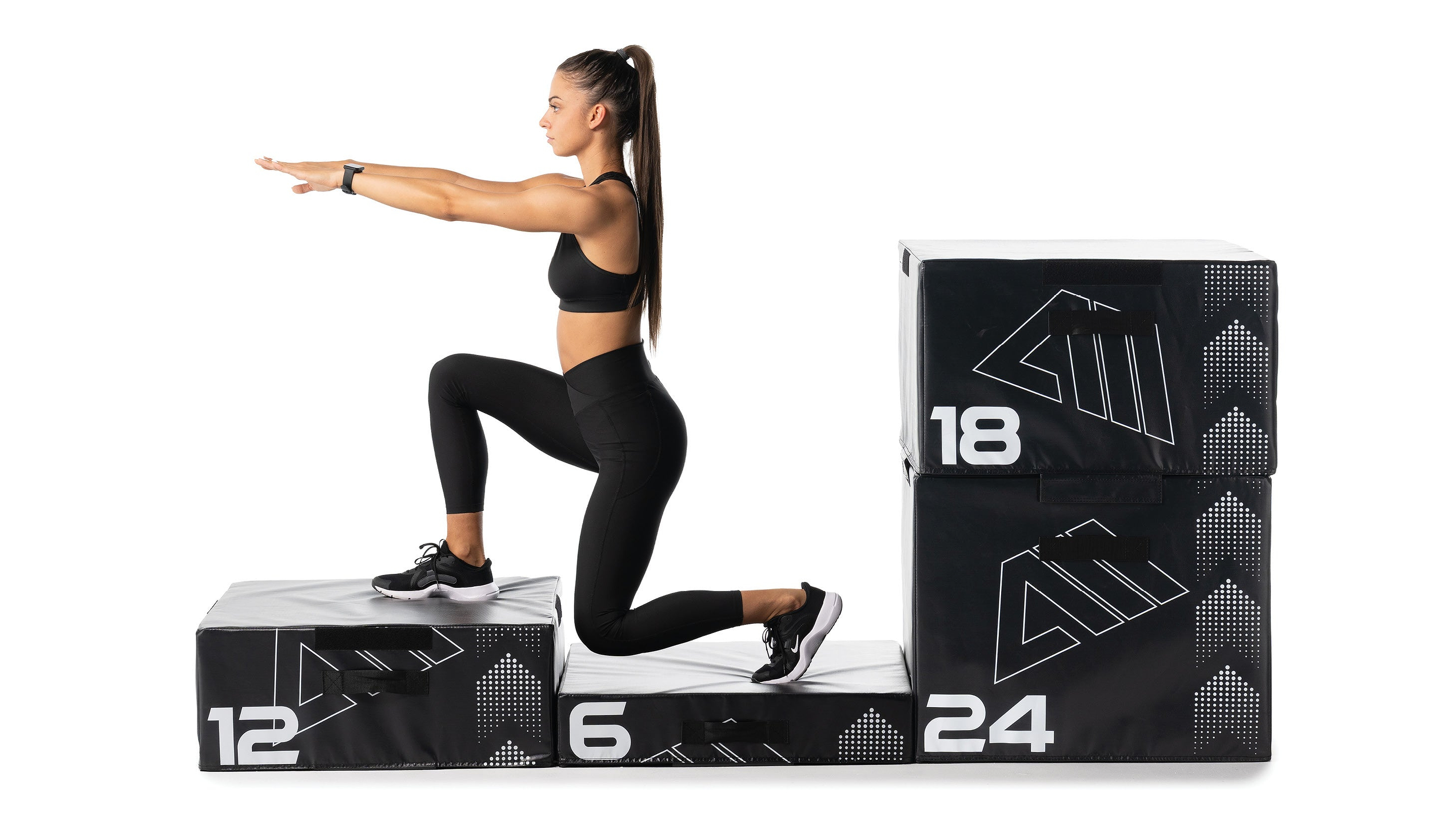 Lunges op de modulaire Plyo Box van Atletica 