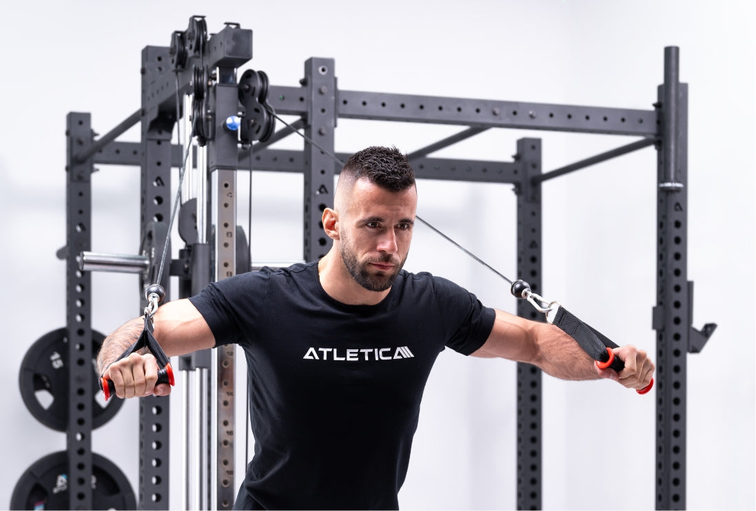 Unilaterales Training an den unabhängigen Pulleys vom R8 Raptor Power Rack