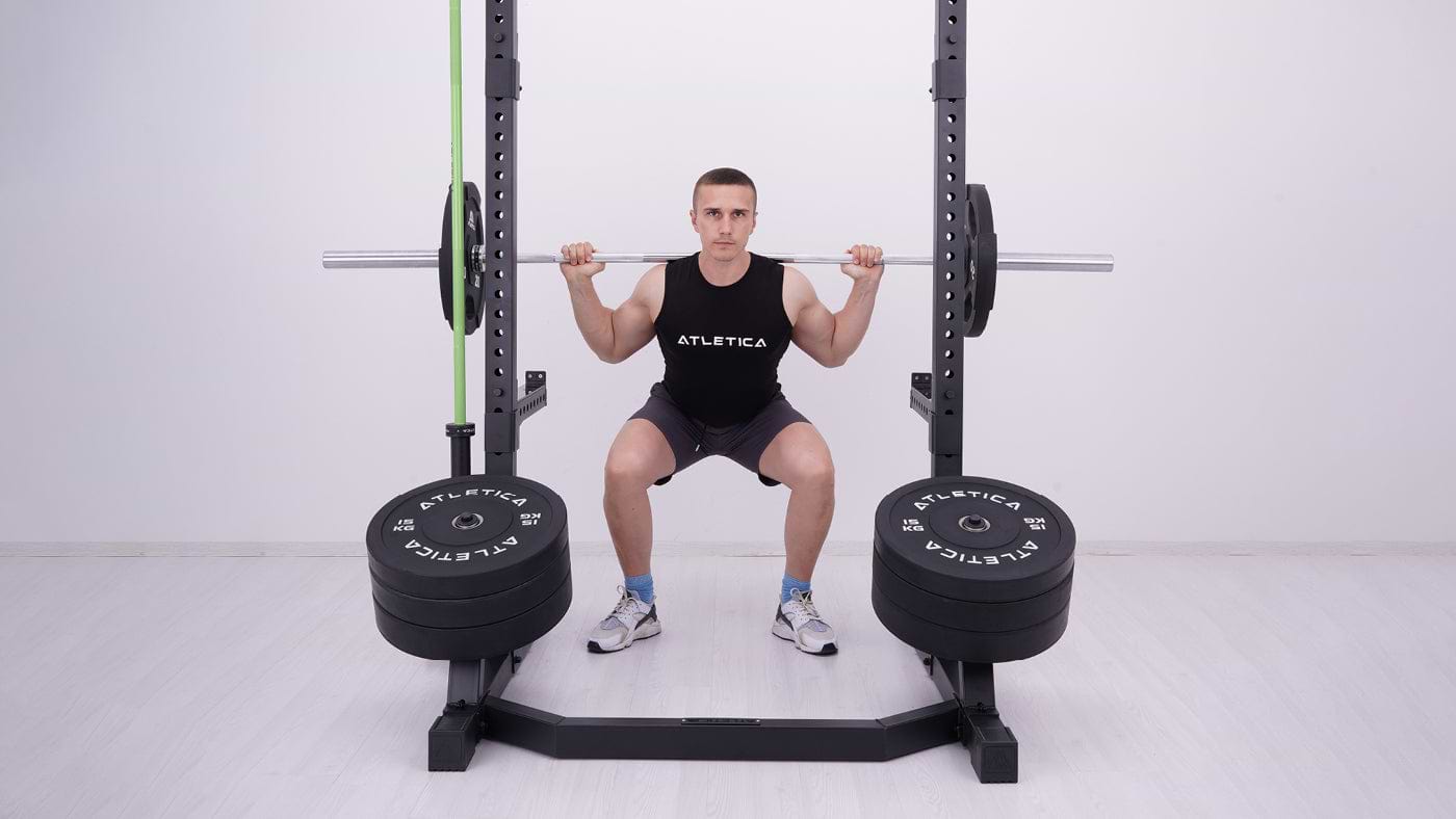 Power Rack Kniebeugen im Sportverein