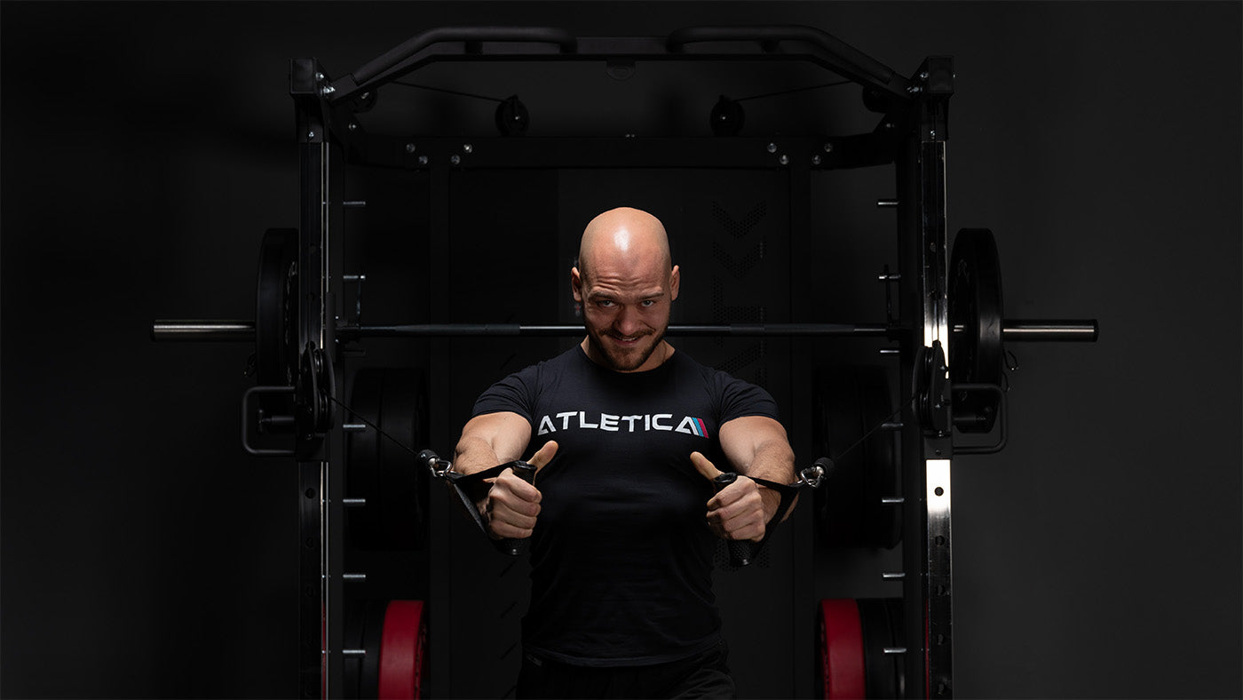 Kraftstation Muskelaufbau Übungen