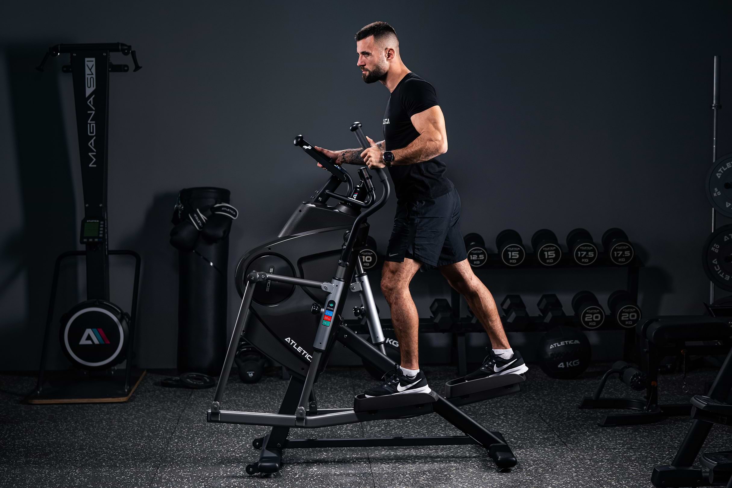 Konditionsträning på Atletica-ergometern på gymmet