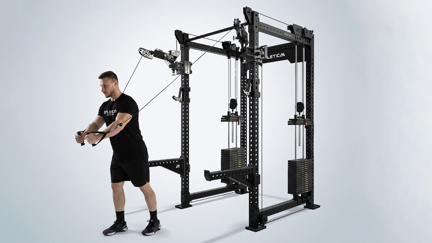 Cable Chest Fly am R8 Bradley EXO Power Rack von Atletica