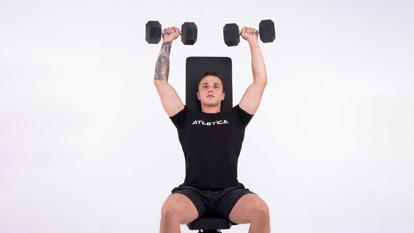 Kurzhantel Training auf der Hantelbank