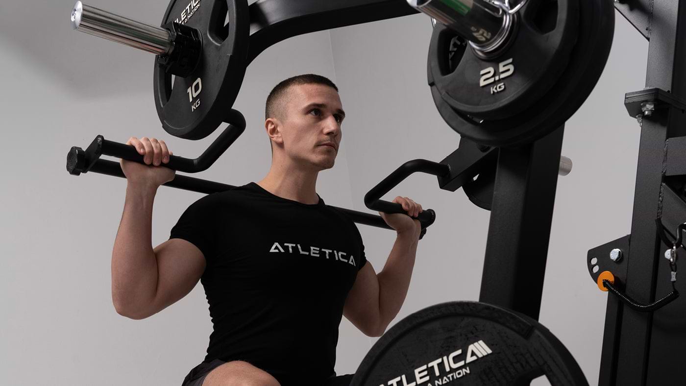 Entrenamiento de fuerza en equipo de fuerza