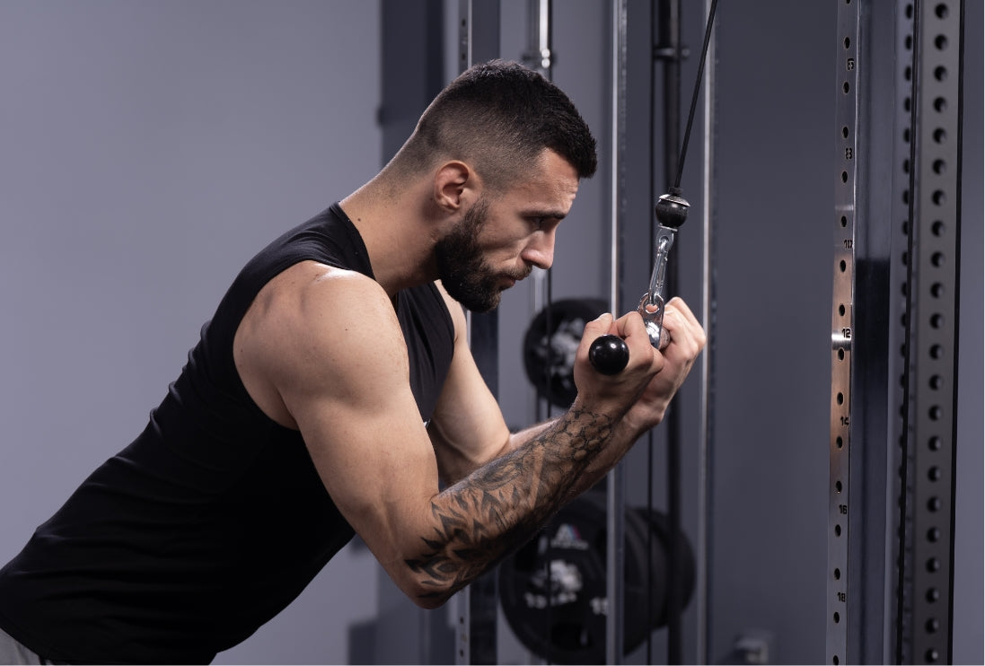 Lat Pulldown an der R8 Nitro Cable Station