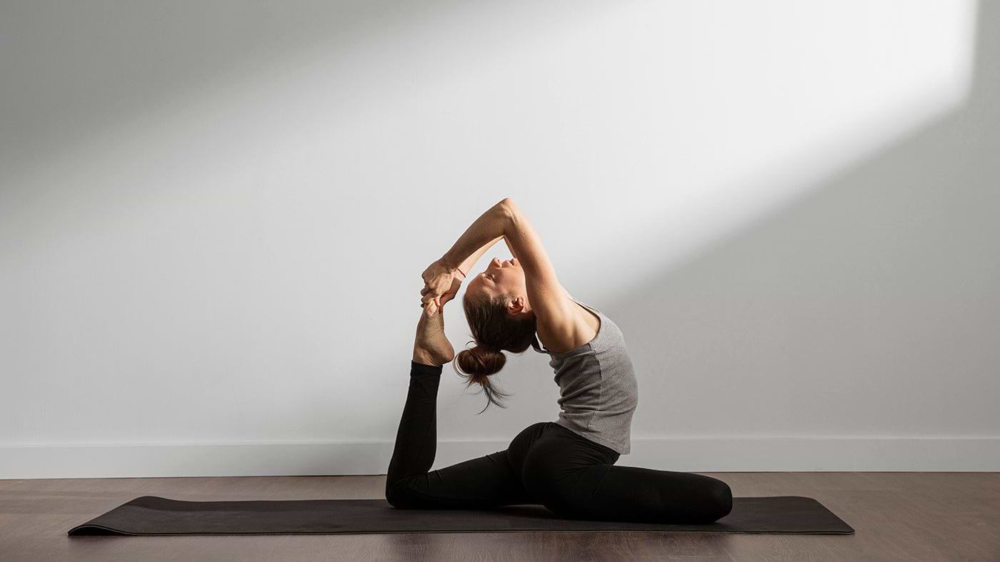 Gymnastik auf Yoga Matte