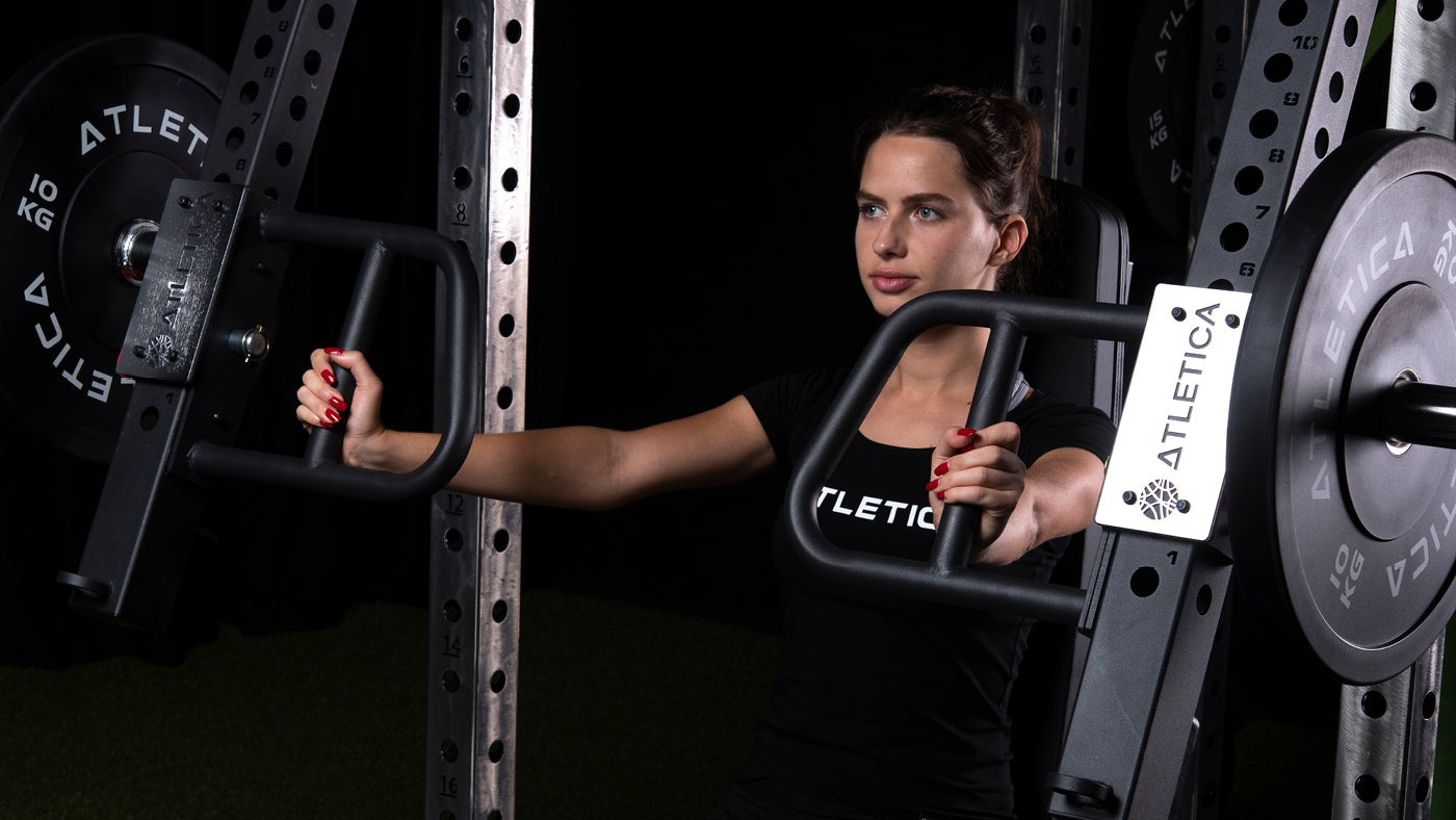 Schulterdrücken mit den Jammer Arms am R8 Power Rack