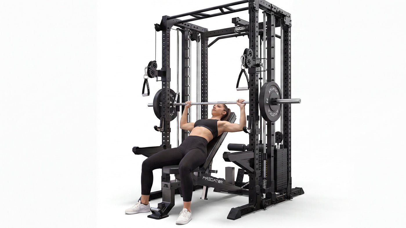 Bankdrücken an der Multipresse des R7 Evo Fighter Power Racks