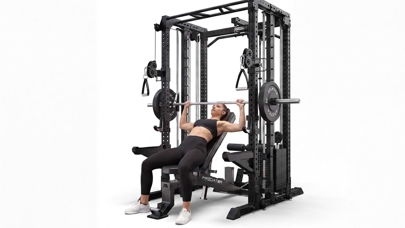 Bankdrücken an der Multipresse des R7 Evo Fighter Power Racks