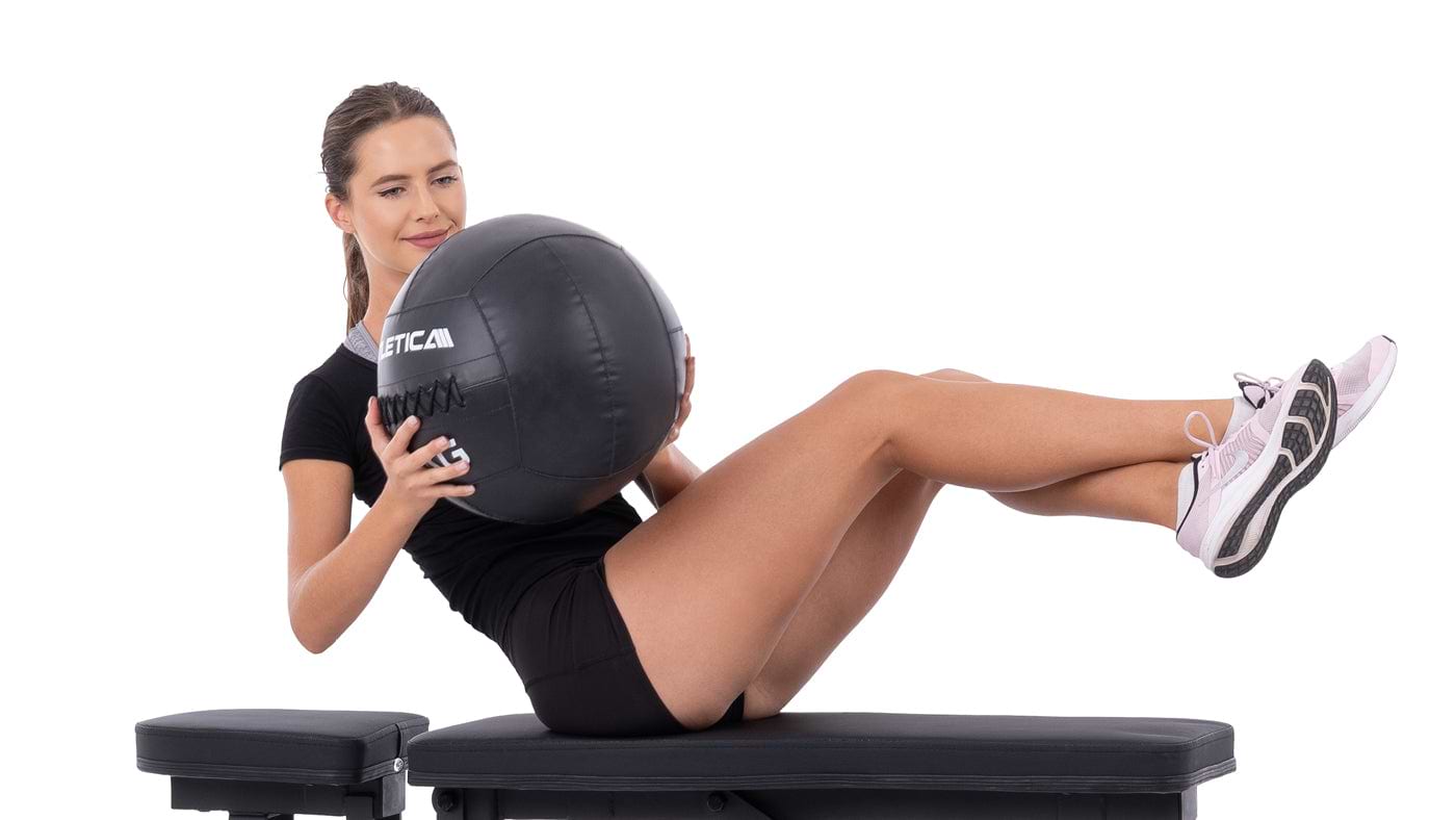 Russian Twists mit Medizinball