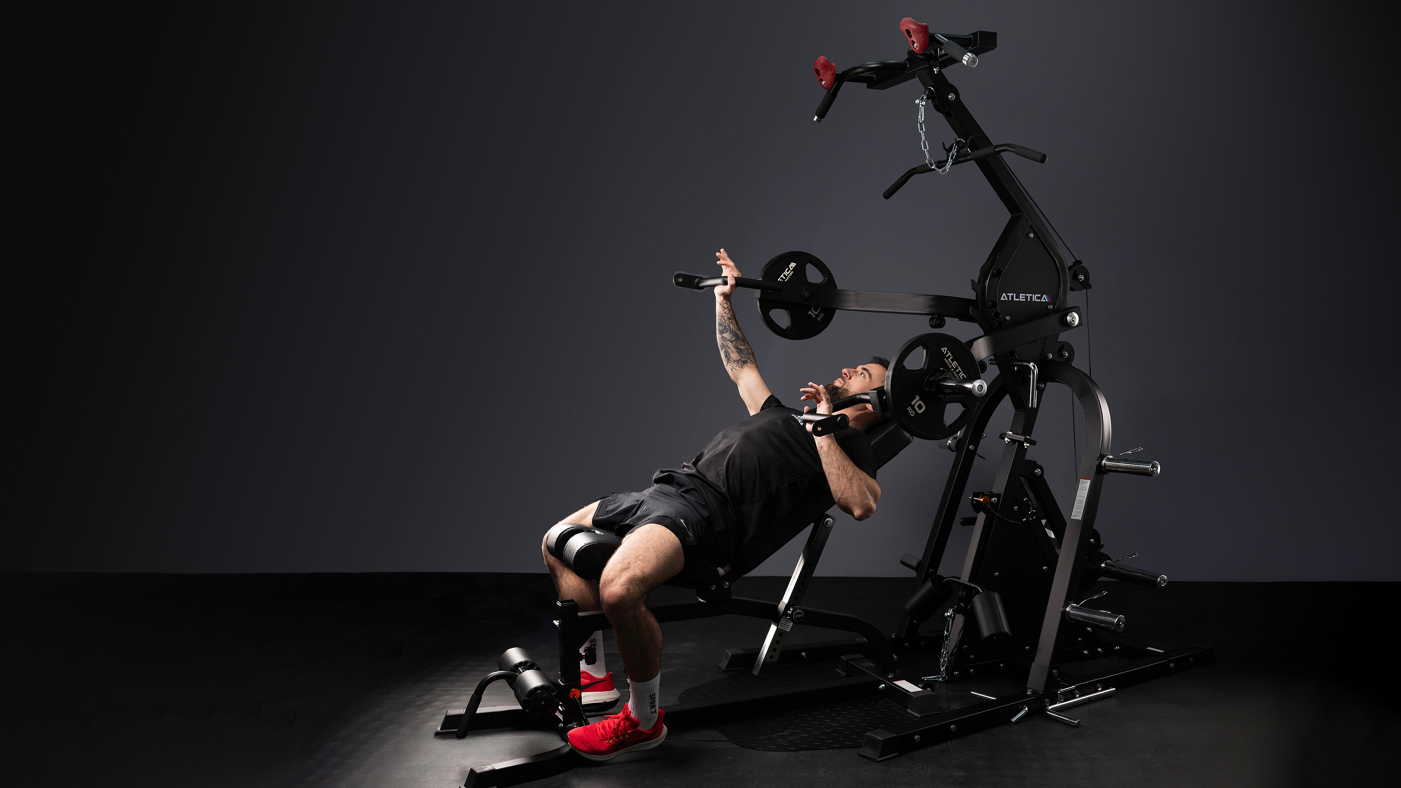 Bankdrücken an der Multigym Station