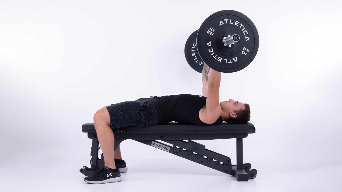 Bankdrücken mit Langhantel und Bumper Plates