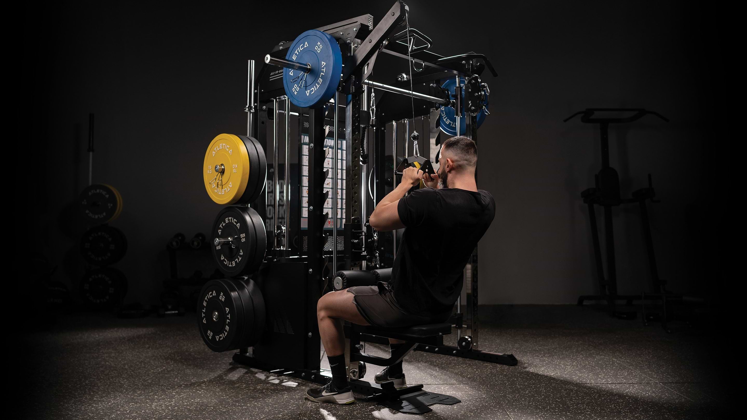 Lat pulldown on the lat pulldown of the power station