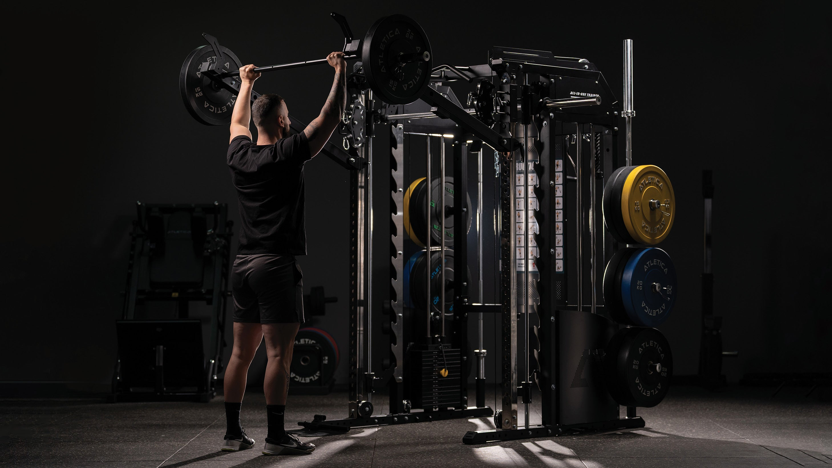 Training with the barbell in front of the power station