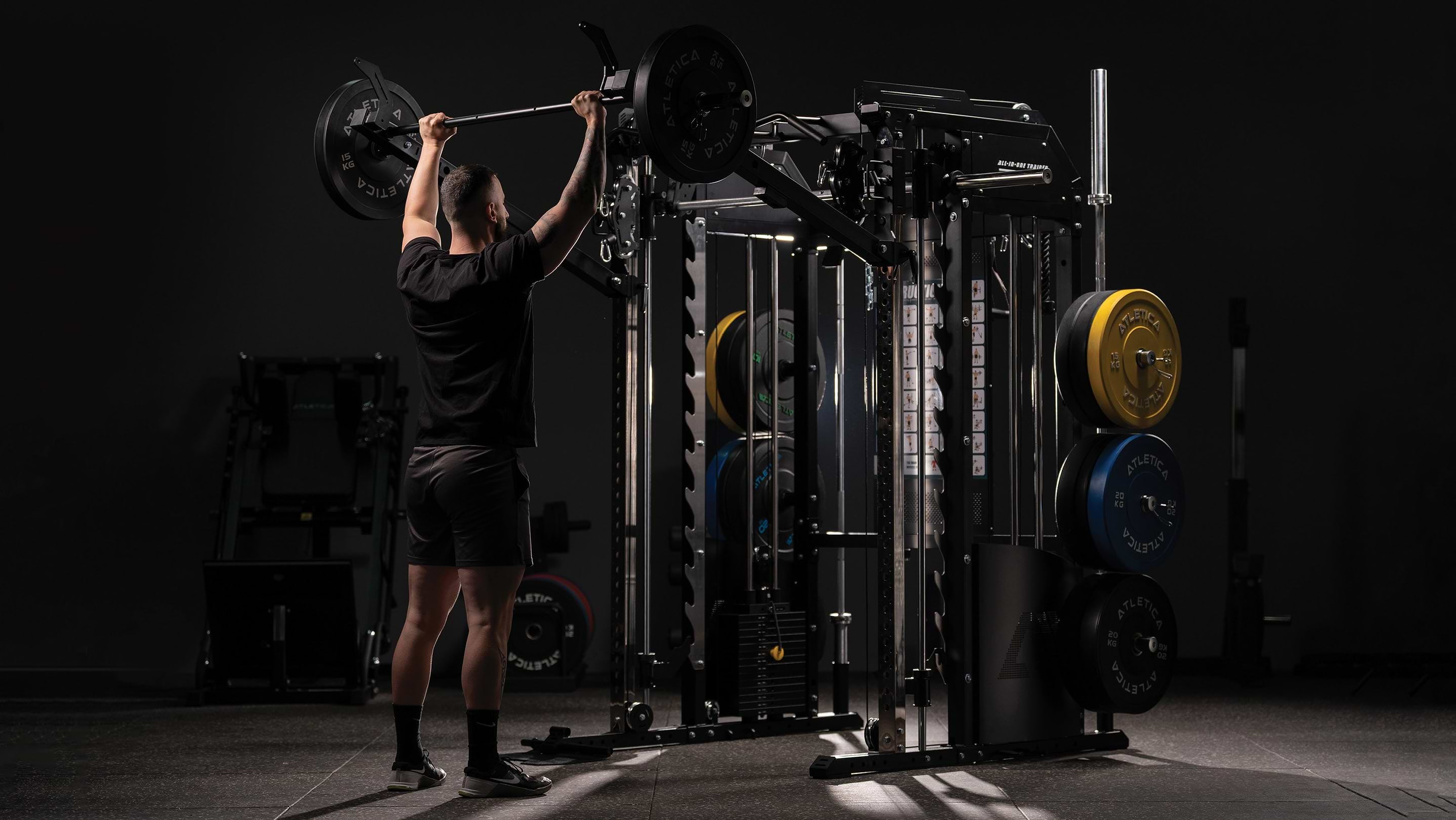 Training with the barbell in front of the power station