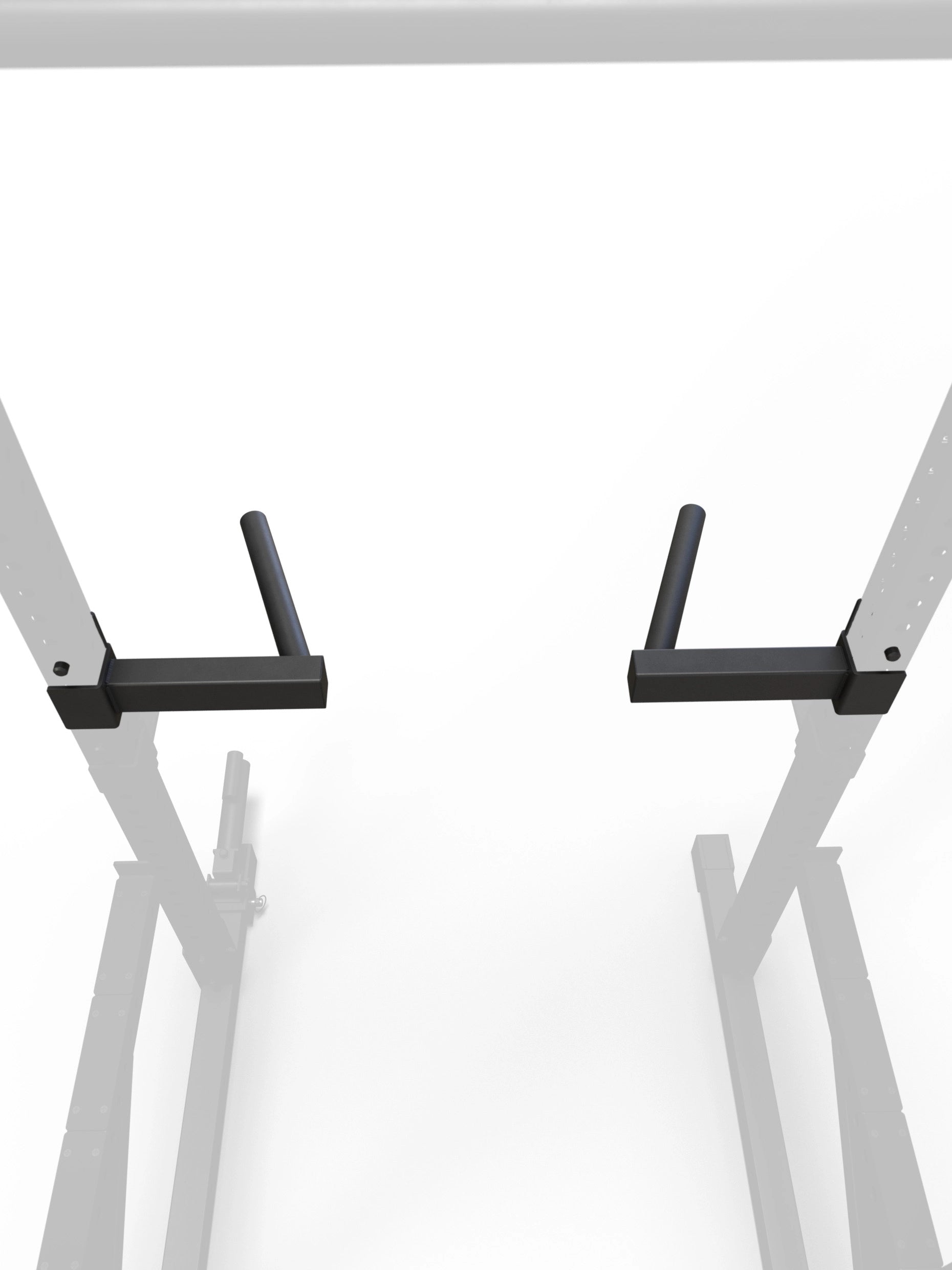 R7 Dip Station montiert am Power Rack mit parallel angeordneten Dipgriffen für Oberkörpertraining