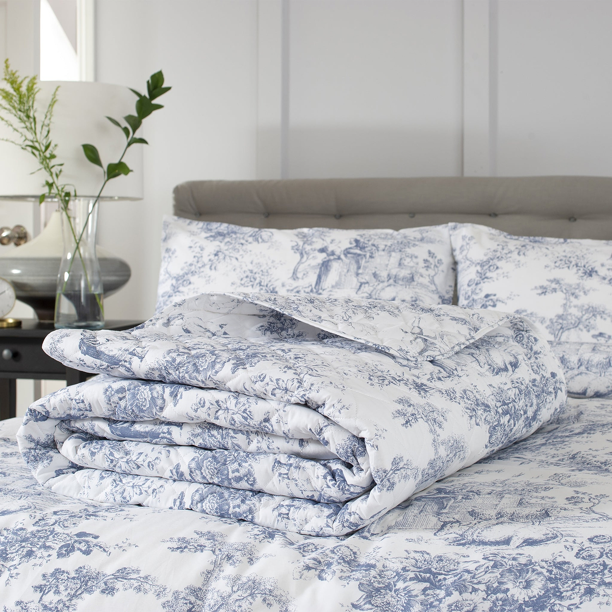 Toile Bedspread Double Blue from Roseland Furniture