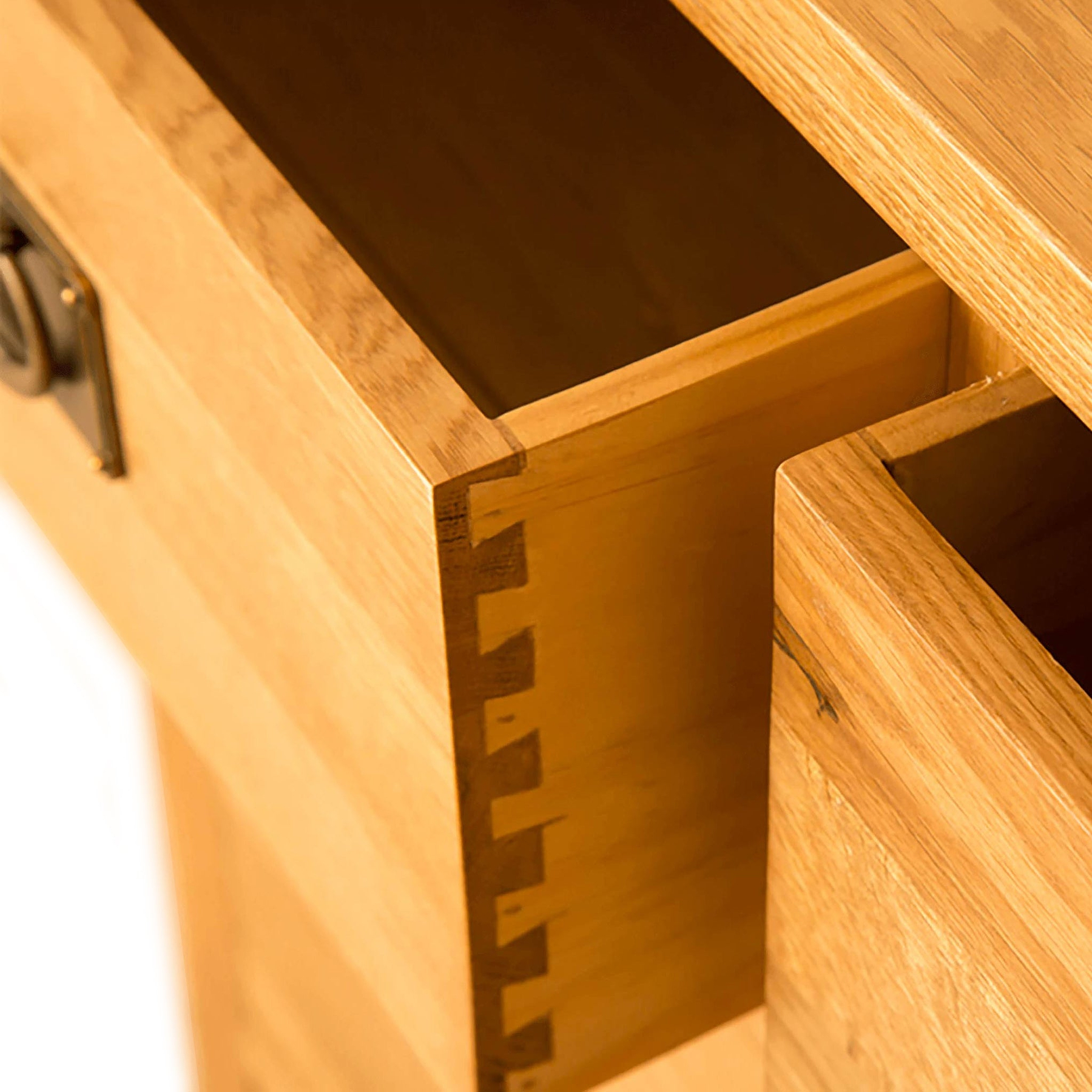 Lanner Oak by Roseland Furniture