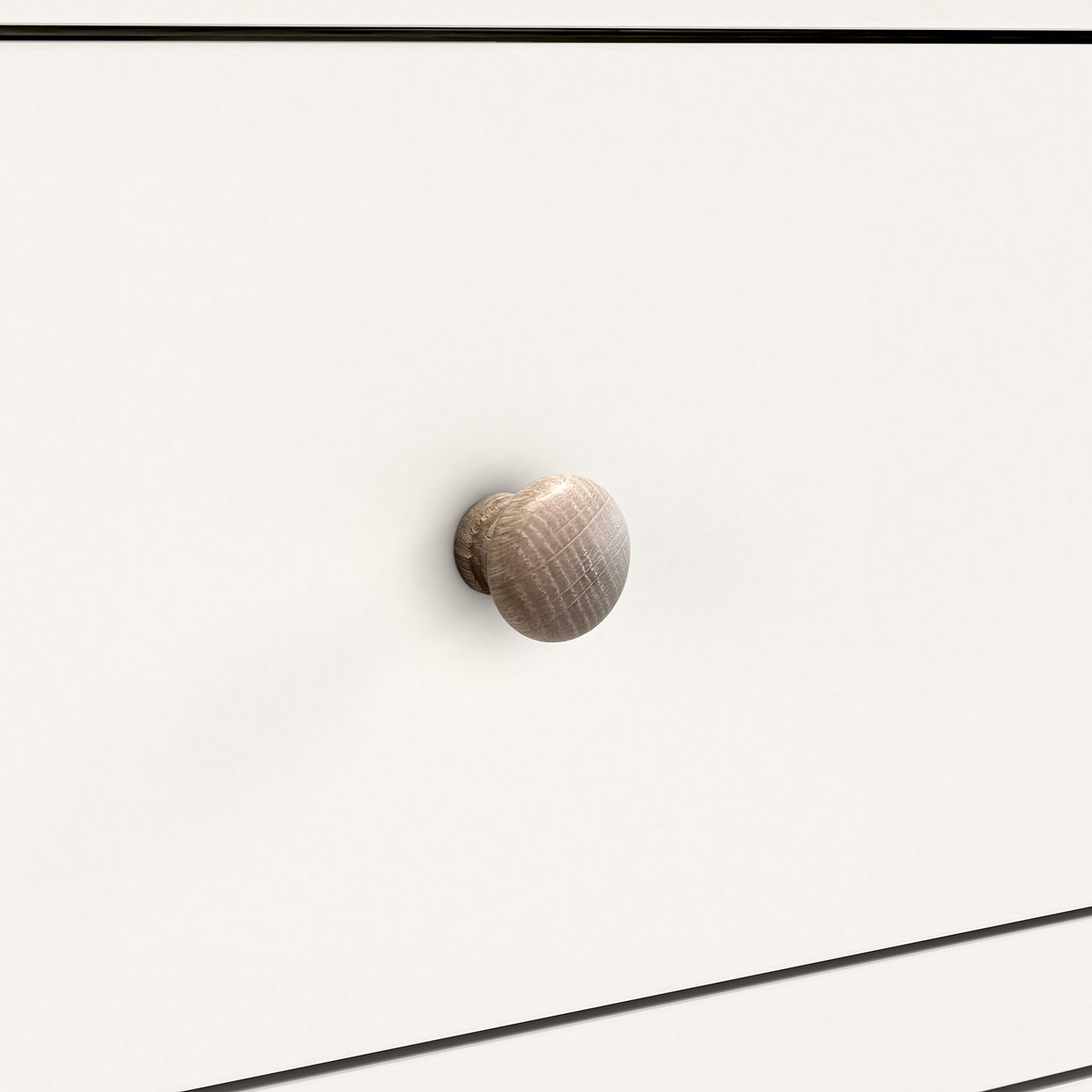 Farrow XL Coconut White Washed Oak 2 Over 3 Chest of Drawers from Roseland Furniture - Close up of wooden knob