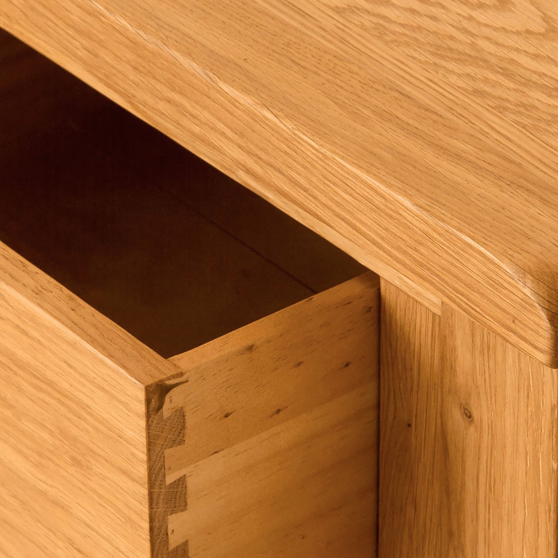 Lanner Oak by Roseland Furniture