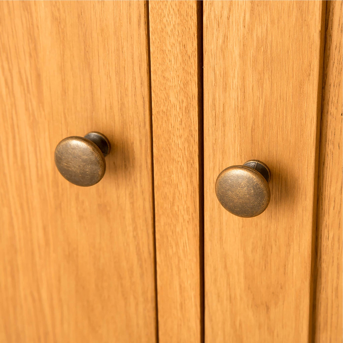 Lanner Oak Knobs by Roseland Furniture