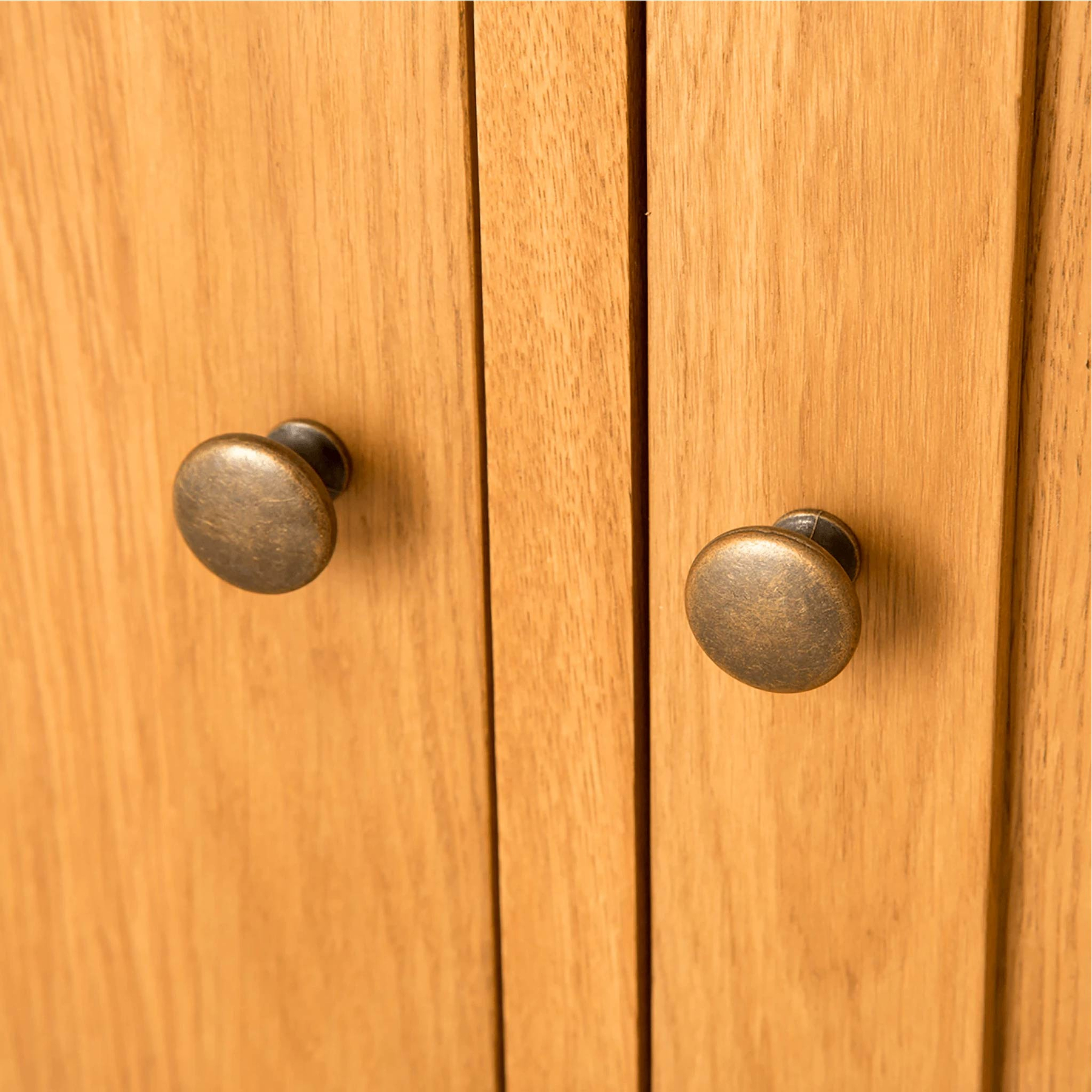 Lanner Oak Knobs by Roseland Furniture