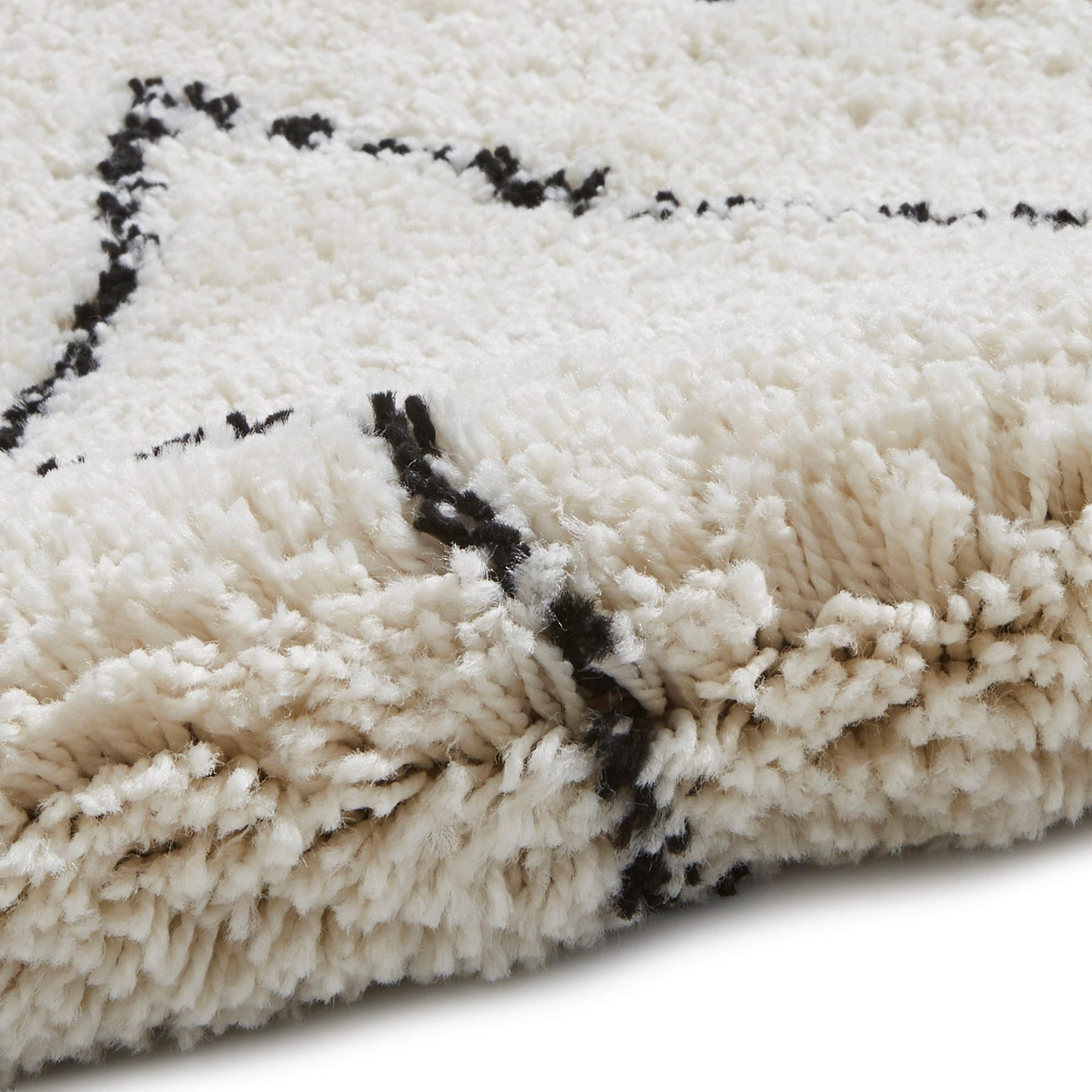 Edie Boho White Diamond Shaggy Rug