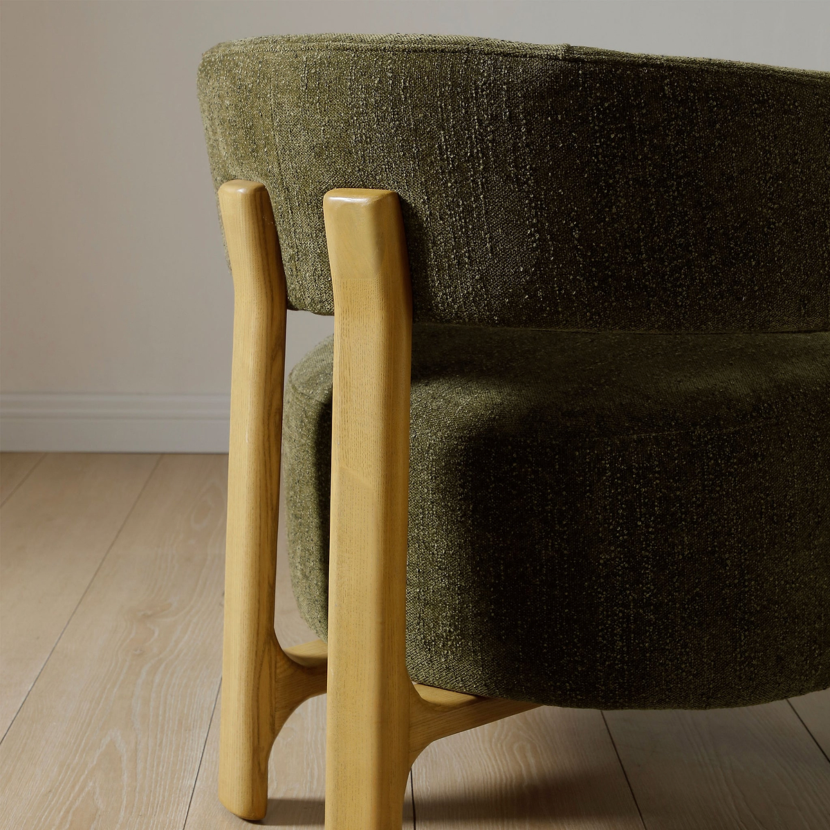 Sorelle Curved Accent Chair Olive from Roseland Furniture