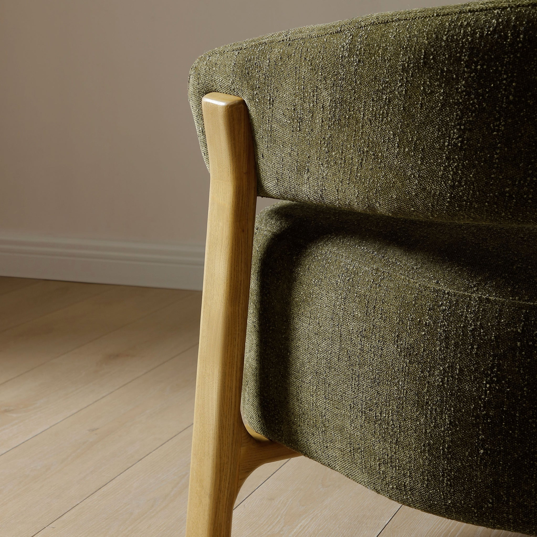 Sorelle Curved Accent Chair Olive from Roseland Furniture