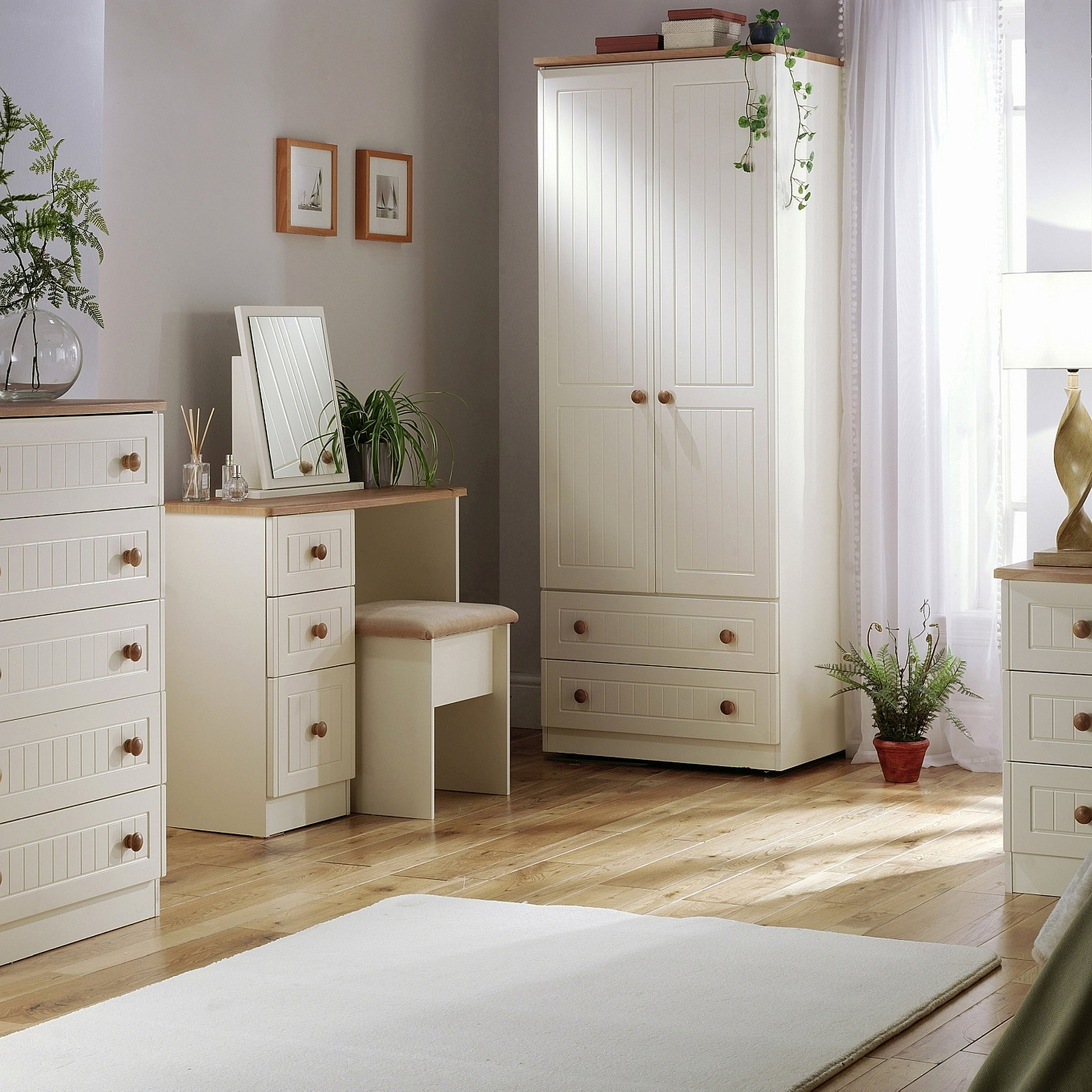 Brixham Cream 5 Drawer Chest from Roseland