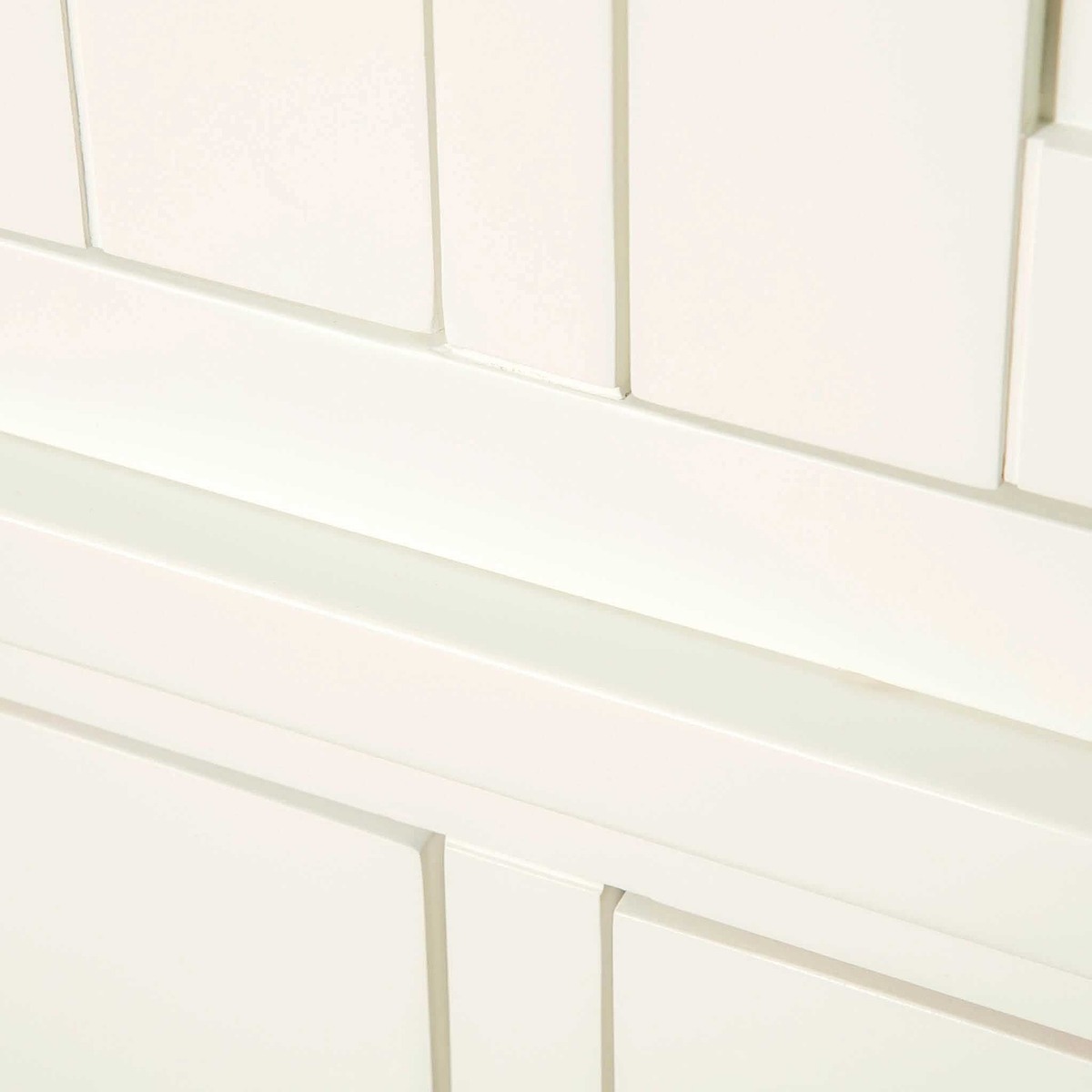 Close up of cross section on The Cornish White Large 3 Door Wardrobe