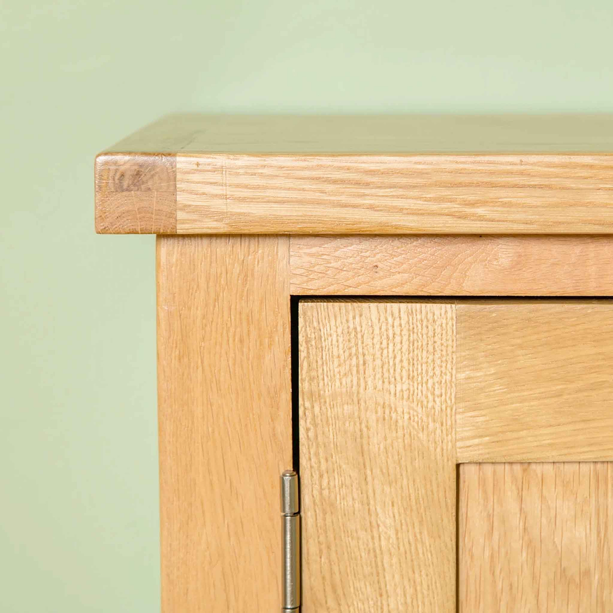 London Oak 3 Drawer Sideboard - Close up of top corner
