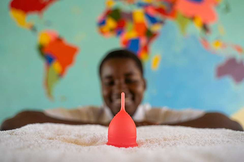 Girl looking at Saalt Cup